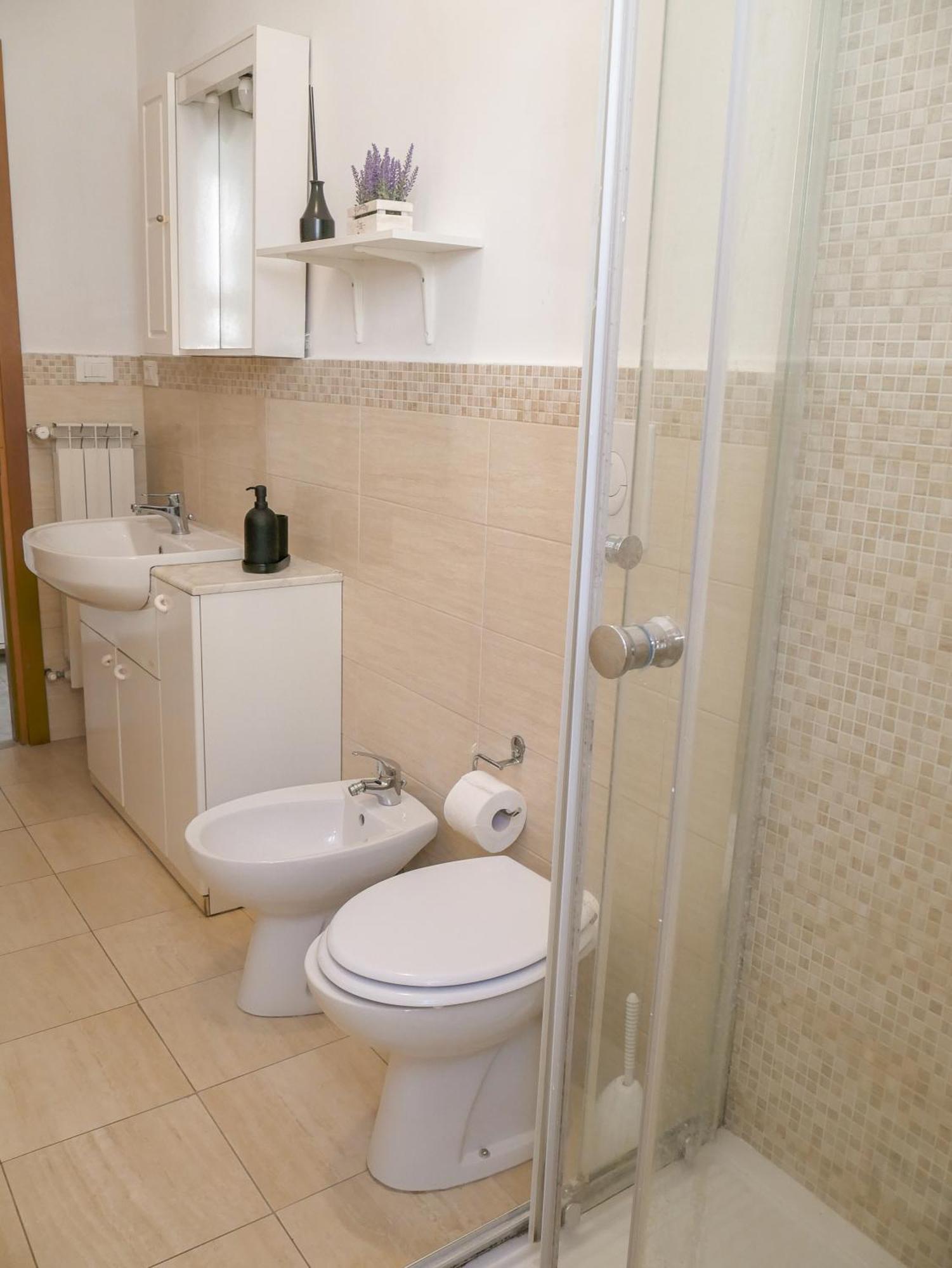Modern 1 Bedroom Near Metro Рим Экстерьер фото