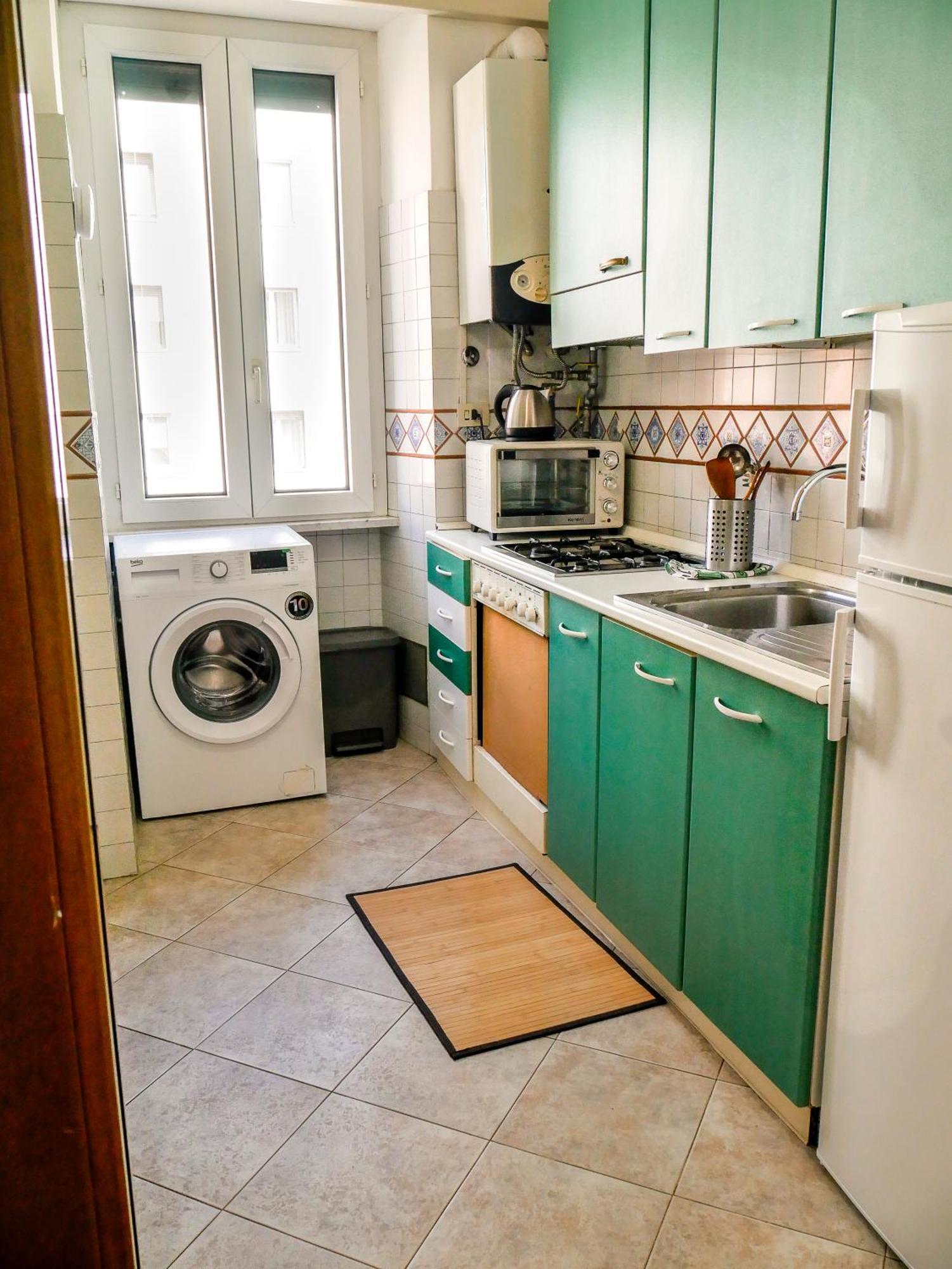 Modern 1 Bedroom Near Metro Рим Экстерьер фото